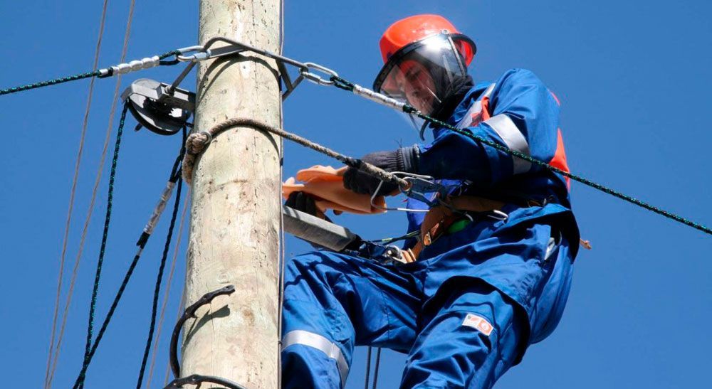 Рабочая одежда электрика: требования безопасности и особенности выбора